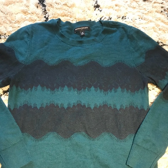Like new Banana Republic sweater 😍 - Picture 2 of 4